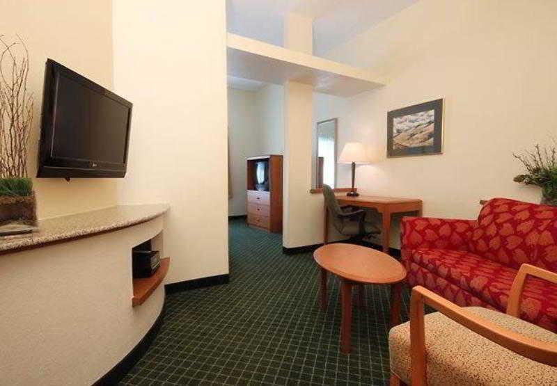 Fairfield Inn And Suites By Marriott Atlanta Suwanee Room photo
